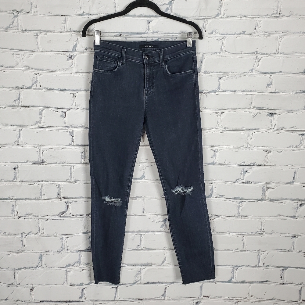 J Brand Capri Skinny Jeans in Atlantique